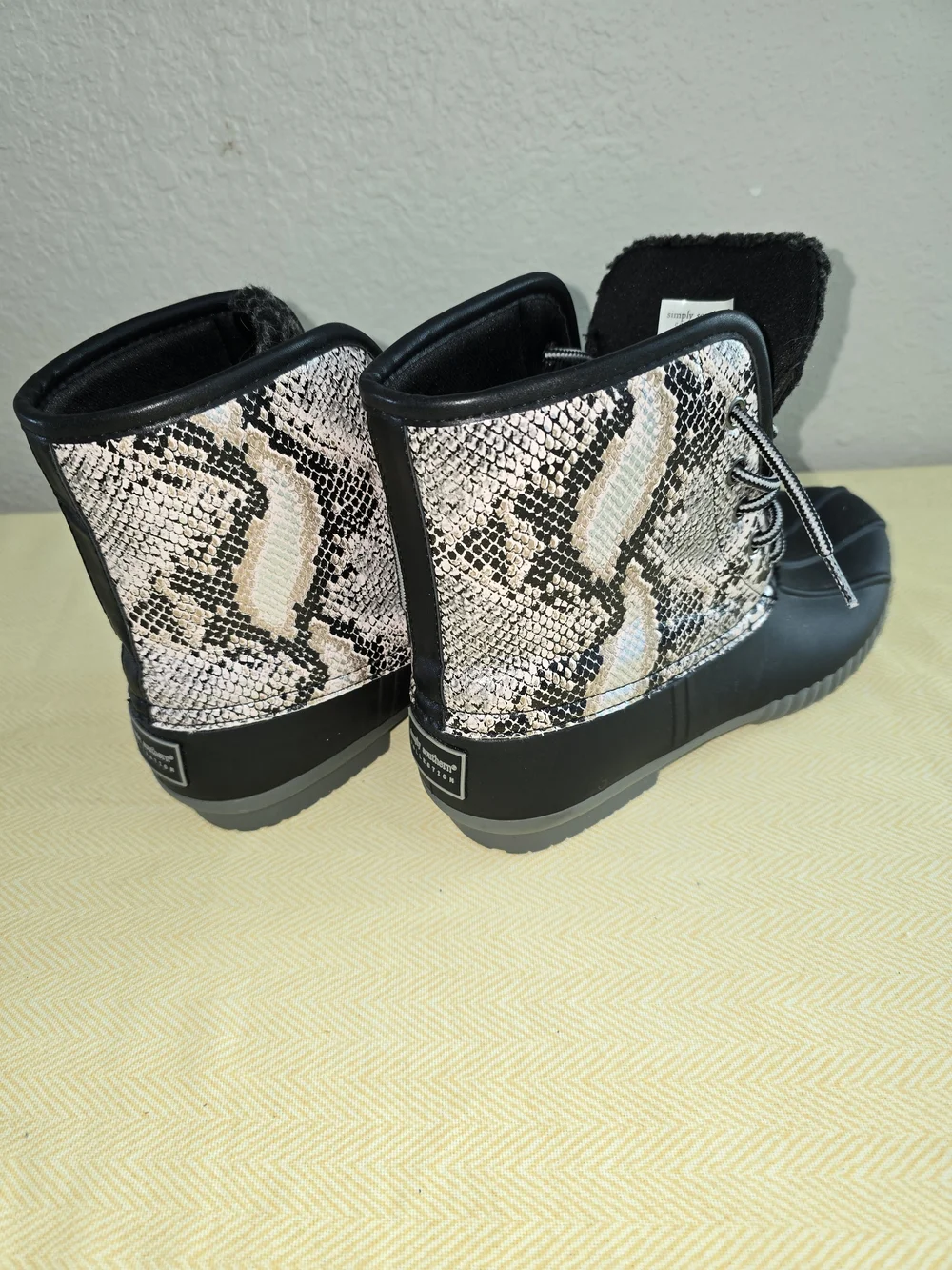 Simply Southern Snakeskin Print Duck Boots – Black & Cream Size 8